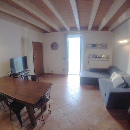 White Garden - Apartment With Access To The Lake Льерна Экстерьер фото
