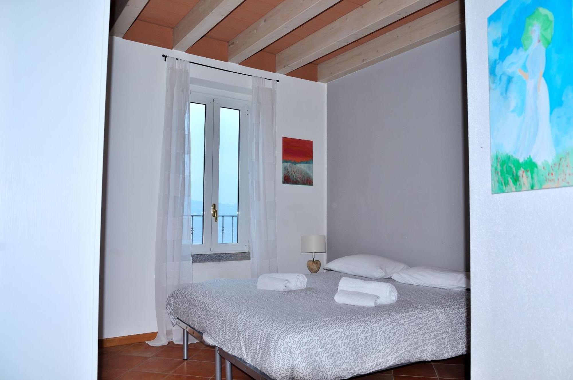 White Garden - Apartment With Access To The Lake Льерна Экстерьер фото
