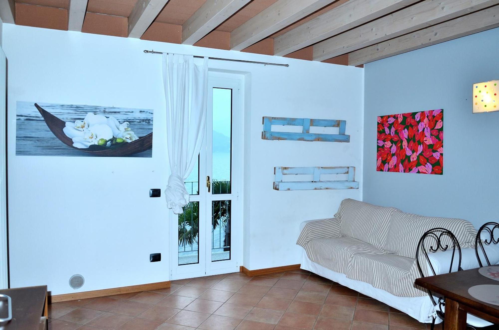 White Garden - Apartment With Access To The Lake Льерна Экстерьер фото